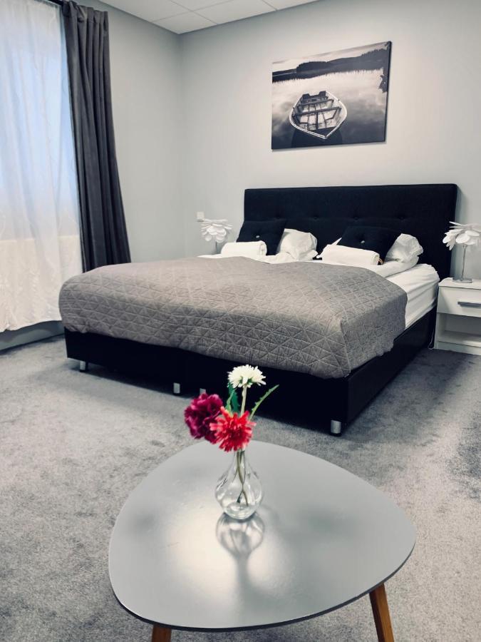 Hotel Tjarna Njarthvik Dış mekan fotoğraf