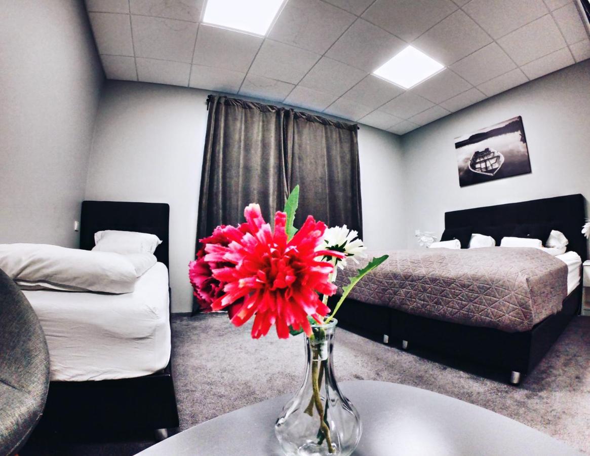 Hotel Tjarna Njarthvik Dış mekan fotoğraf